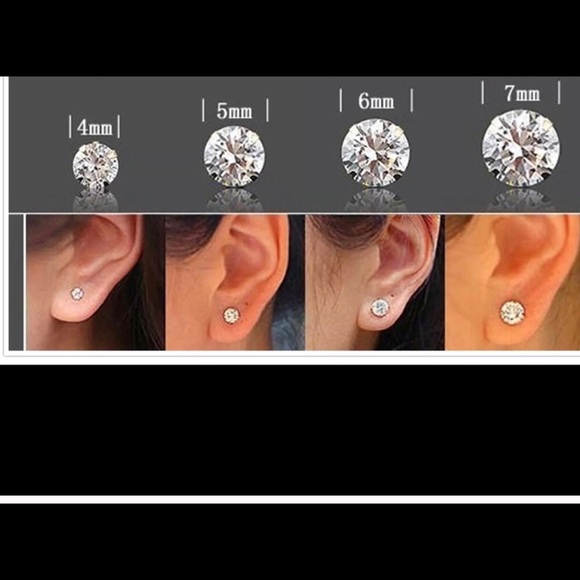 💎.75 Сt in 14k Solid Gold CZ Stud Earrings - Picture 3 of 3